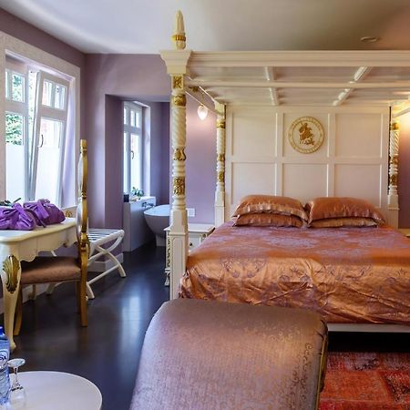 B&B Saint-Georges -Located In The City Centre Of Bruges- מראה חיצוני תמונה A suite at the hotel
