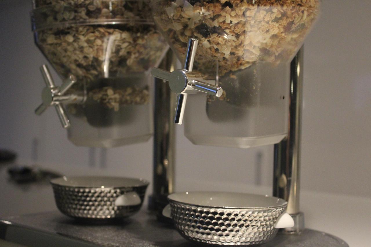 B&B Saint-Georges -Located In The City Centre Of Bruges- מראה חיצוני תמונה A blender in action